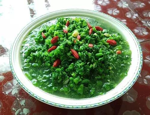 菜農(nóng)種植無需噴農(nóng)藥的蔬菜，不僅栽培簡單、而且效益高